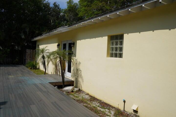 5215 North Flagler Drive West Palm Beach, FL 33407 - Photo 7 of 37 a view of a house with wooden floor and a potted plant