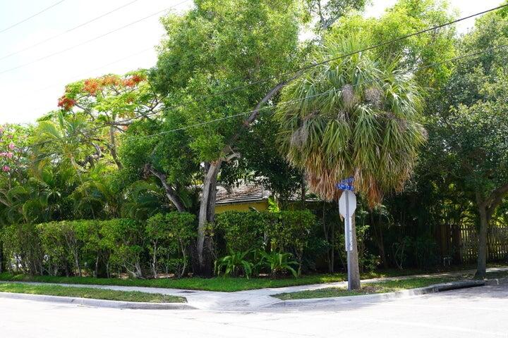 5215 North Flagler Drive West Palm Beach, FL 33407 - Photo 8 of 37 a view of a yard with plants and trees