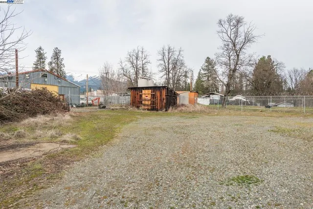 $299,000 | 1081-1081 Main Street, Weaverville, CA 96093