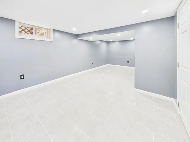 $325,000 | 120 Celia Drive, Waterbury, CT 06705