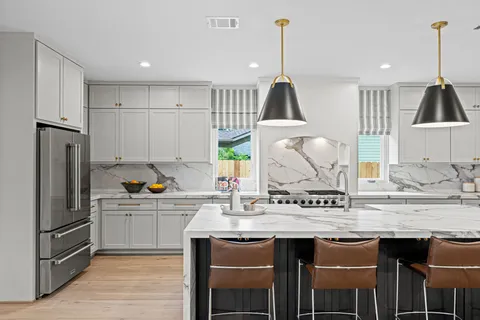 $1,649,000 | 1215 Ashland Street, Houston, TX 77008