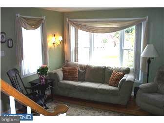 833 East Cathedral Road Philadelphia, PA 19128 - Photo 2 of 12 Living Room