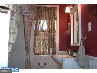 833 East Cathedral Road Philadelphia, PA 19128 - Photo 8 of 12 Bathroom