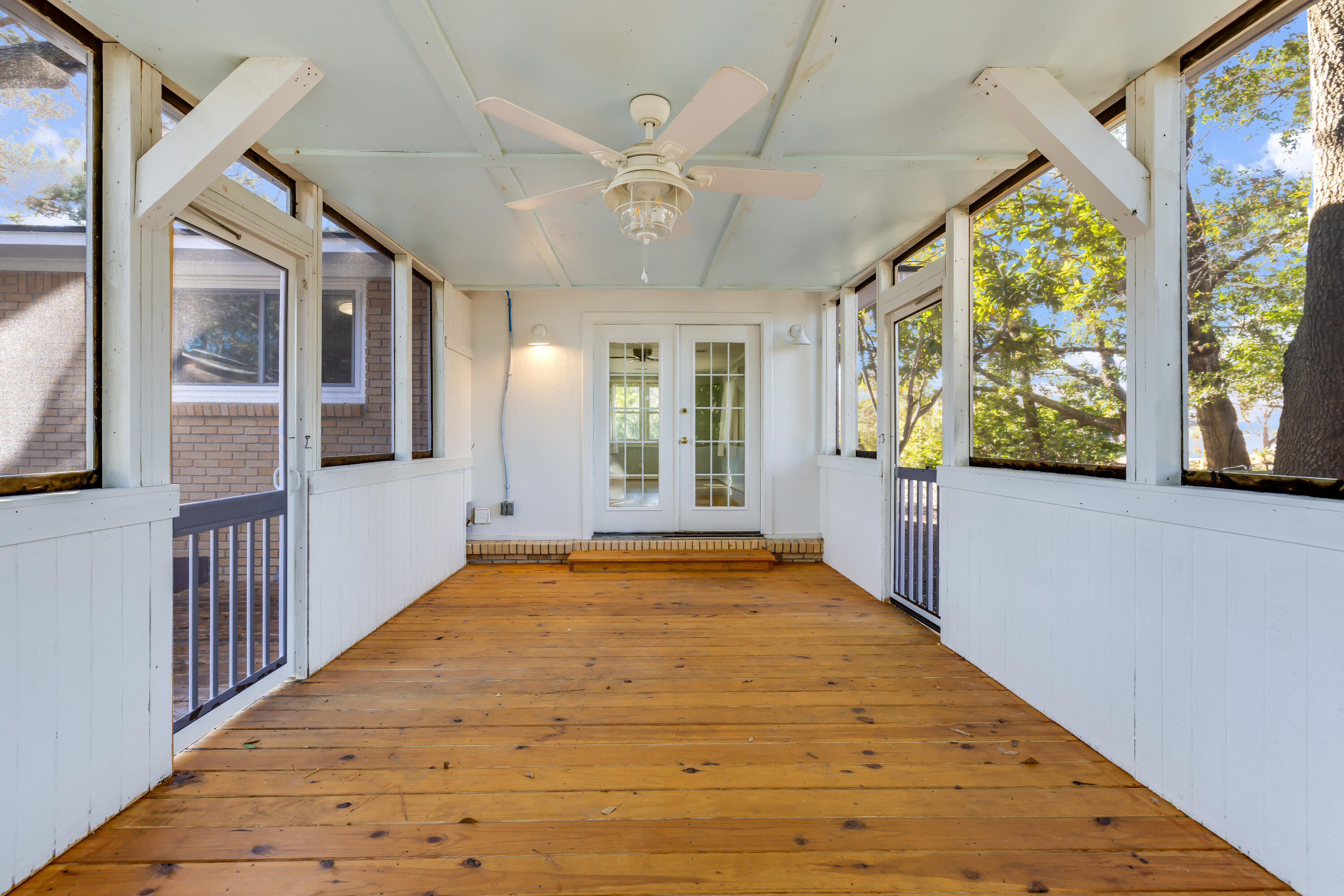 740 Windward Road Charleston, SC 29412 - Photo 33 of 39 Very nice size screened in porch