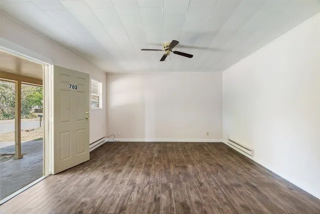 $349,900 | 700 South Donoho Street, Unit 700 702 704 706 708, Clarksville, TX 75426