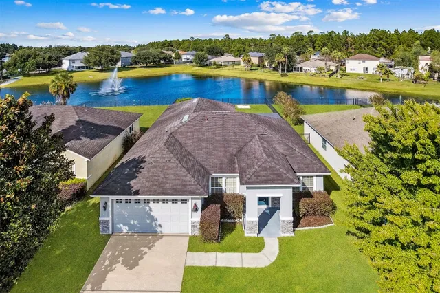 a view of a house with backyard and sitting area