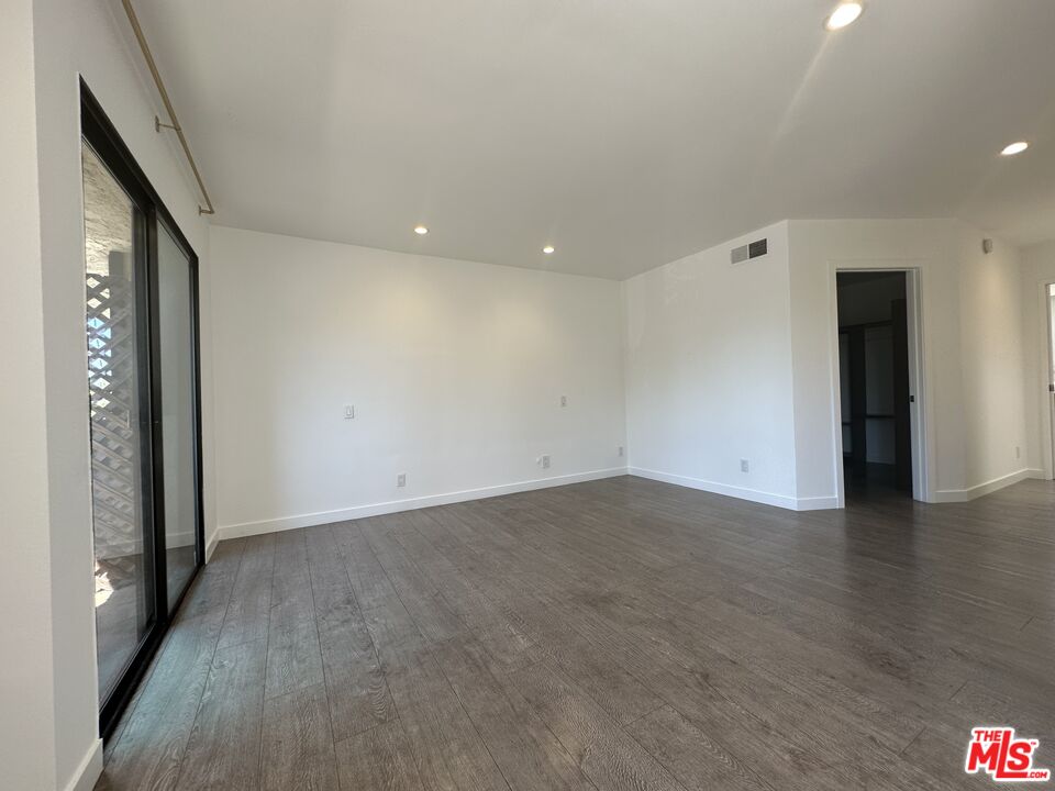 5307 Wilkinson Avenue, Unit 10 Valley Village, CA 91607 - Photo 15 of 29