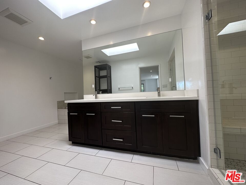 5307 Wilkinson Avenue, Unit 10 Valley Village, CA 91607 - Photo 18 of 29