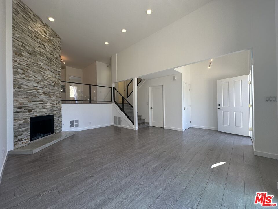 5307 Wilkinson Avenue, Unit 10 Valley Village, CA 91607 - Photo 3 of 29