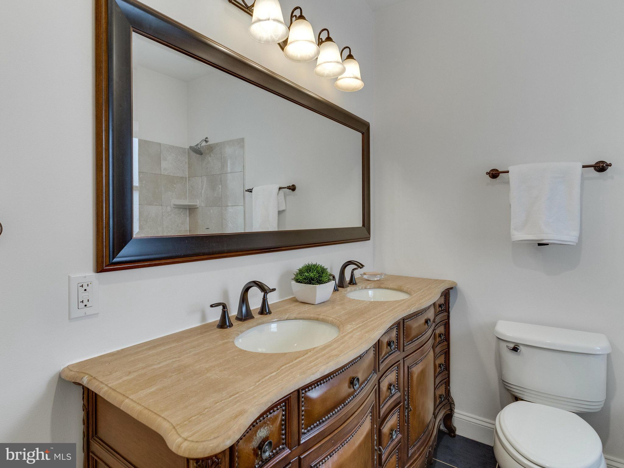 161 Randolph Place Northwest, Unit 2 Washington, DC 20001 - Photo 15 of 19 Bath (Master)