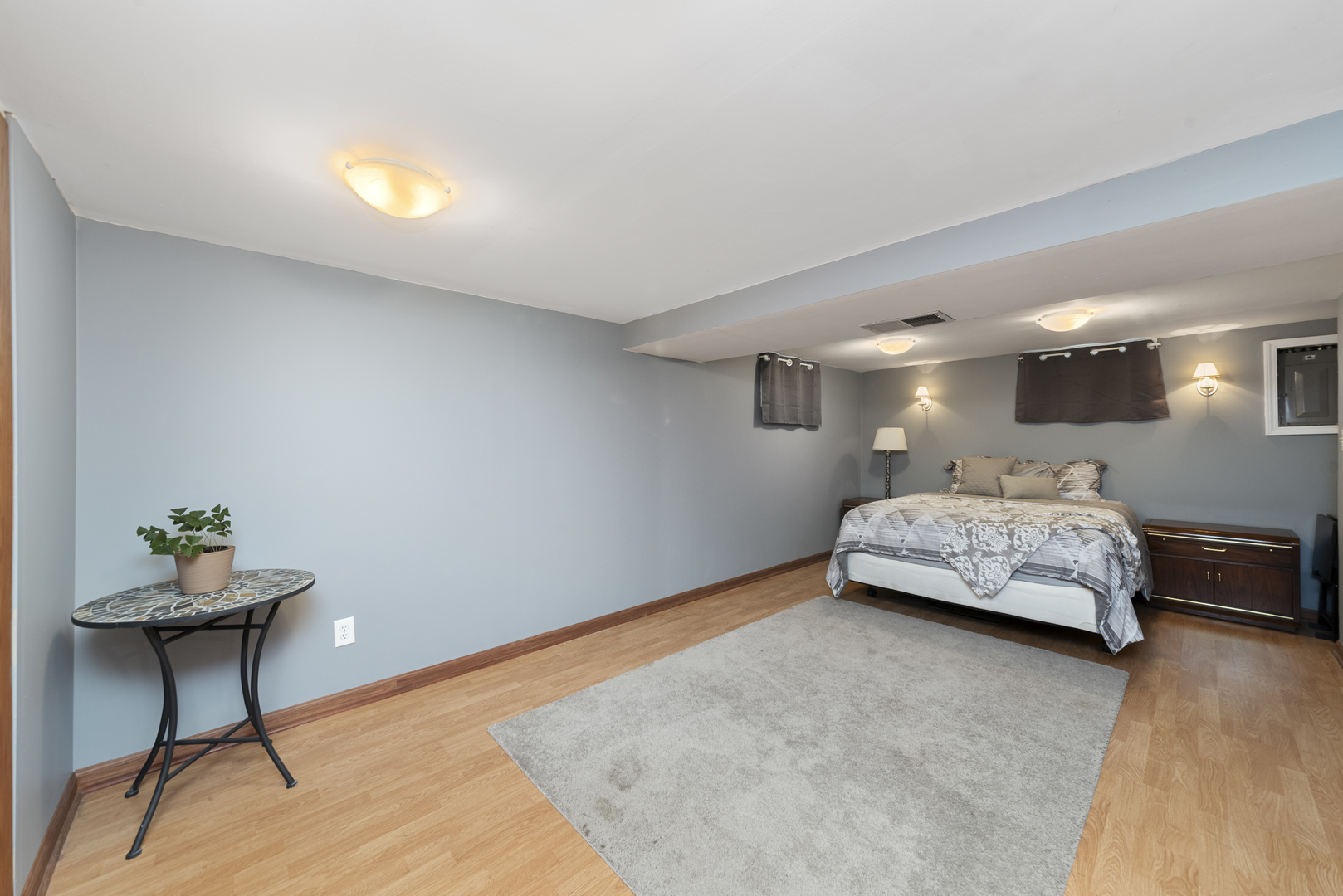 943 Sumner Street Addison, IL 60101 - Photo 14 of 20 a bedroom with furniture and a potted plant
