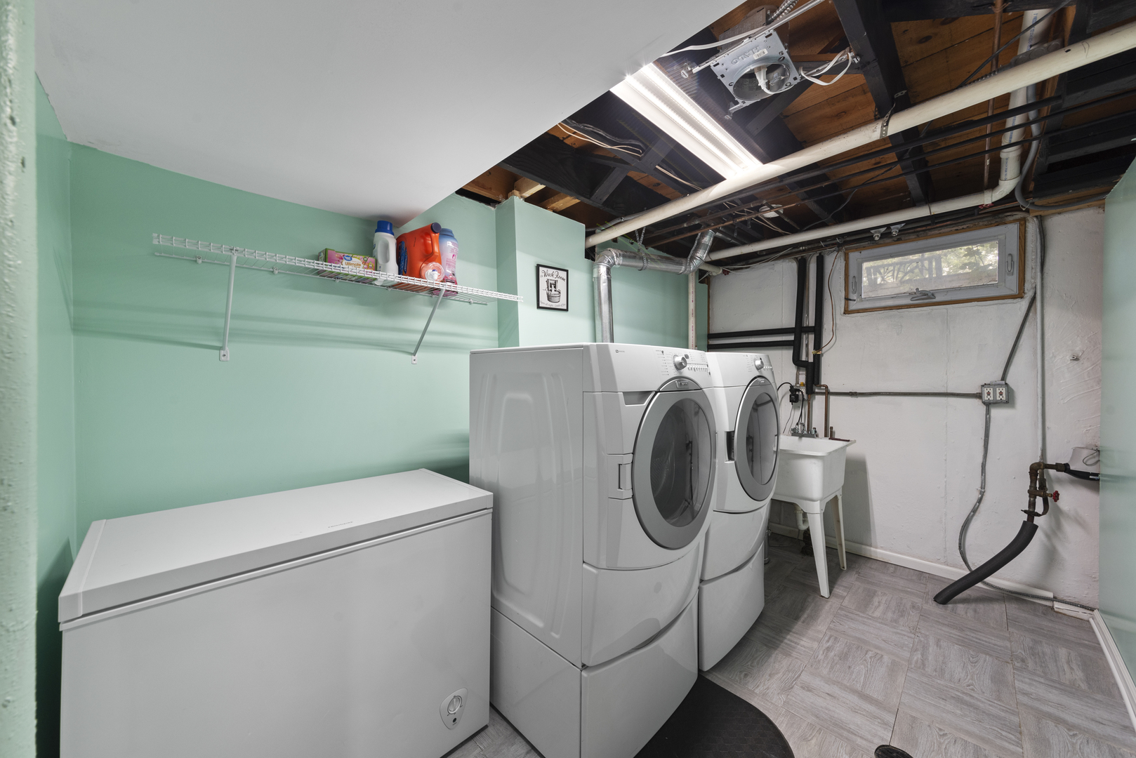 943 Sumner Street Addison, IL 60101 - Photo 16 of 20 a utility room with dryer and washer