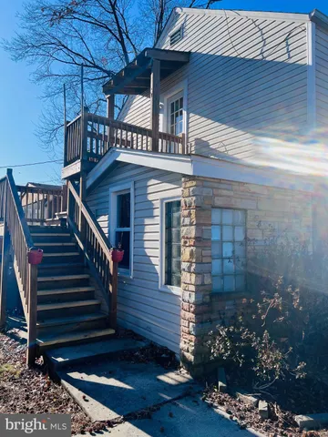 $2,100 | 2616 Arlington Boulevard, Unit UPPR, Arlington, VA 22204