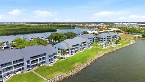 $275,000 | 818 Bahia Del Sol Drive, Unit 28, Ruskin, FL 33570