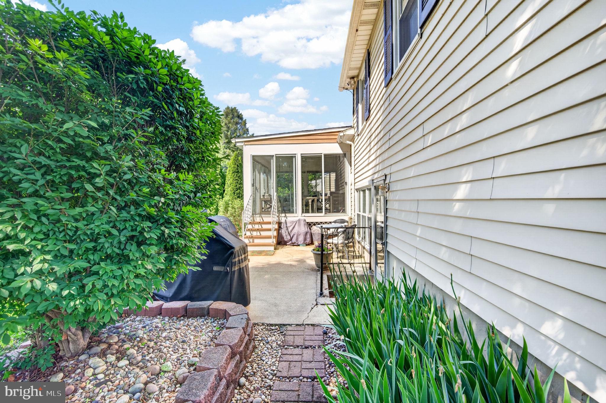 9 Haddington Road Lutherville-Timonium, MD 21093 - Photo 44 of 55 Path to Patio
