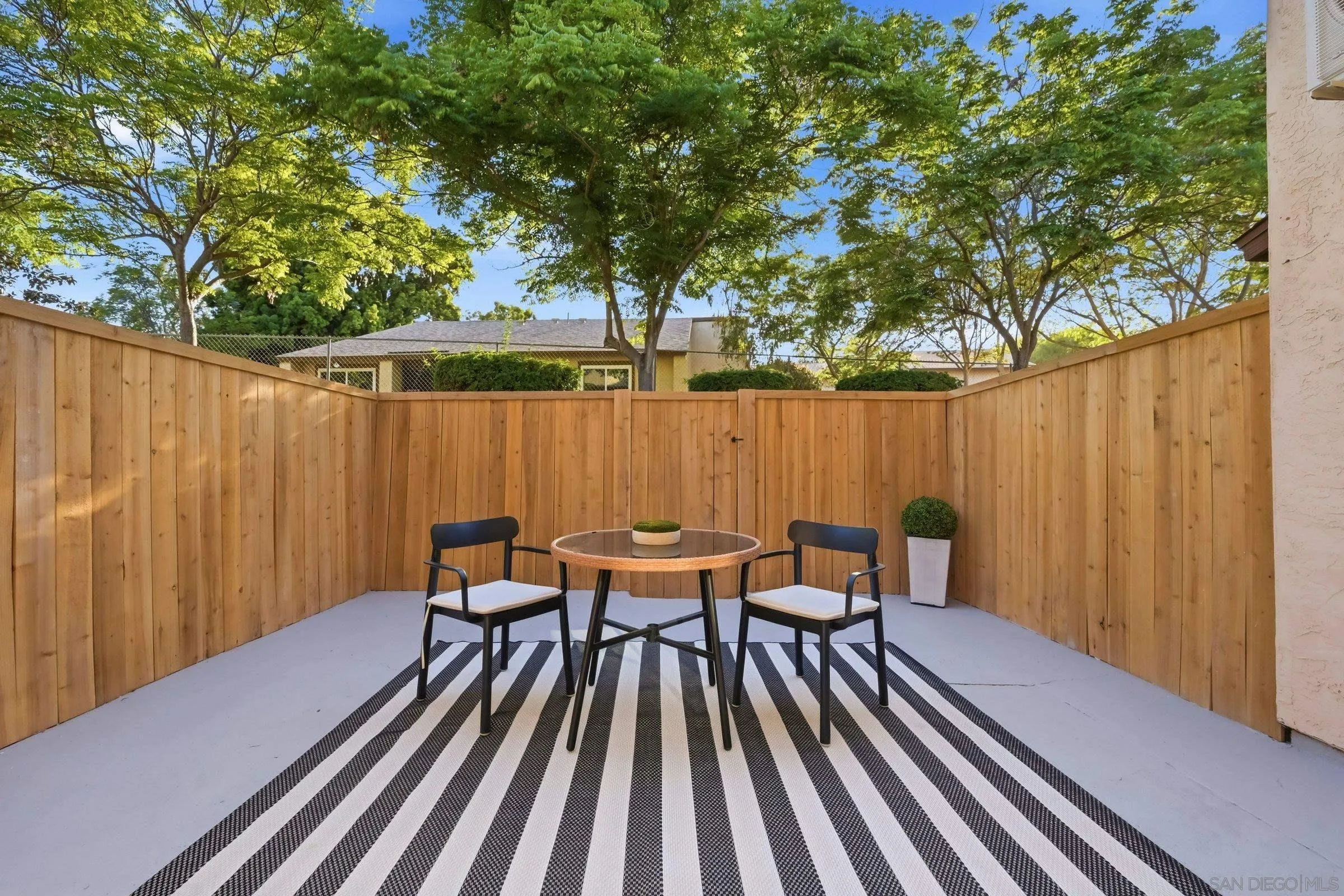 458 Ridgeway Court Spring Valley, CA 91977 - Photo 23 of 26 a view of a chairs and table in backyard