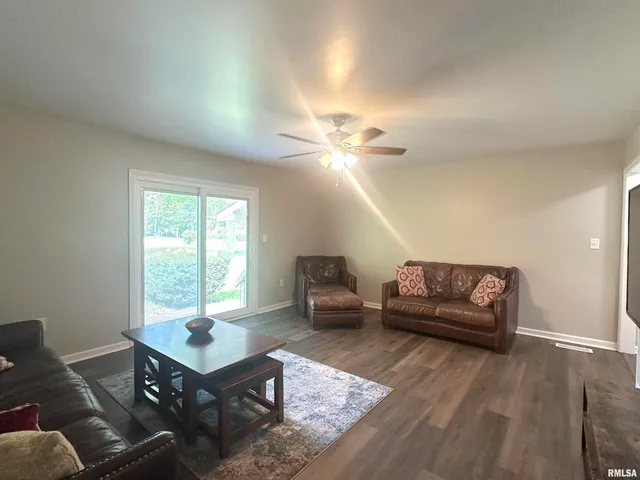 $199,000 | 5559 Country Club Road, Murphysboro, IL 62966