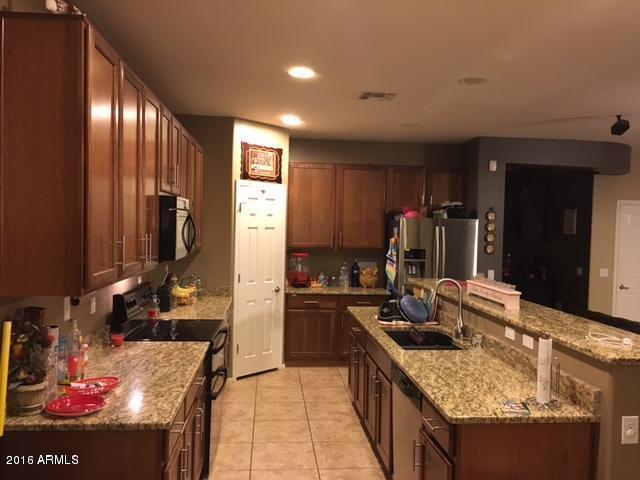 5424 West Beverly Road Laveen, AZ 85339 - Photo 4 of 15 kitchen