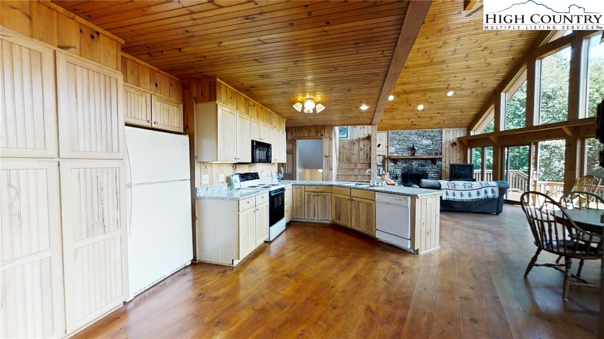 3750 Rip Shin Road Lansing, NC 28643 - Photo 7 of 36