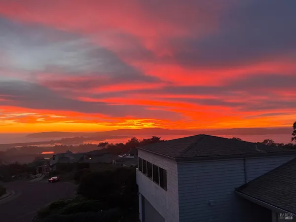 $3,400,000 | 88 Cypress Loop, Bodega Bay, CA 94923