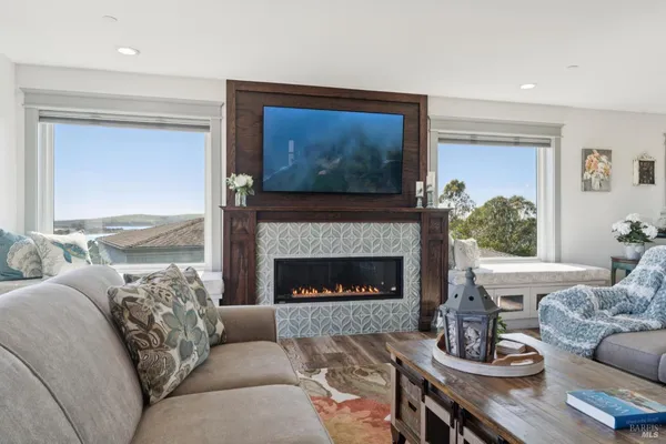 $3,400,000 | 88 Cypress Loop, Bodega Bay, CA 94923
