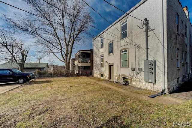 $1,500 | 3908 McDonald Avenue, Unit 2FW, St. Louis, MO 63116