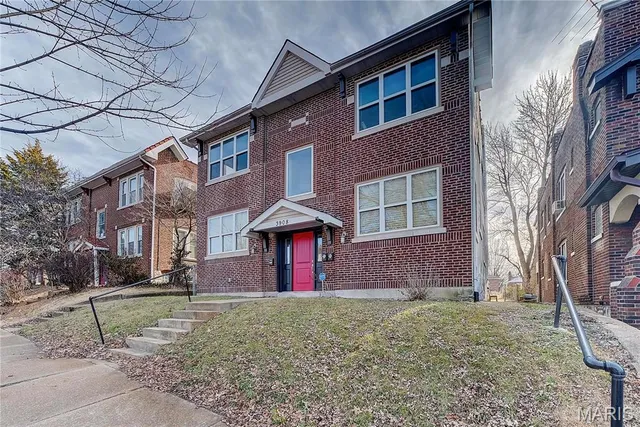 $1,500 | 3908 McDonald Avenue, Unit 2FW, St. Louis, MO 63116