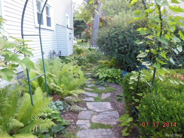 767 Elizabeth Street Rochester, MI 48307 - Photo 5 of 29 DSCN6235.jpg