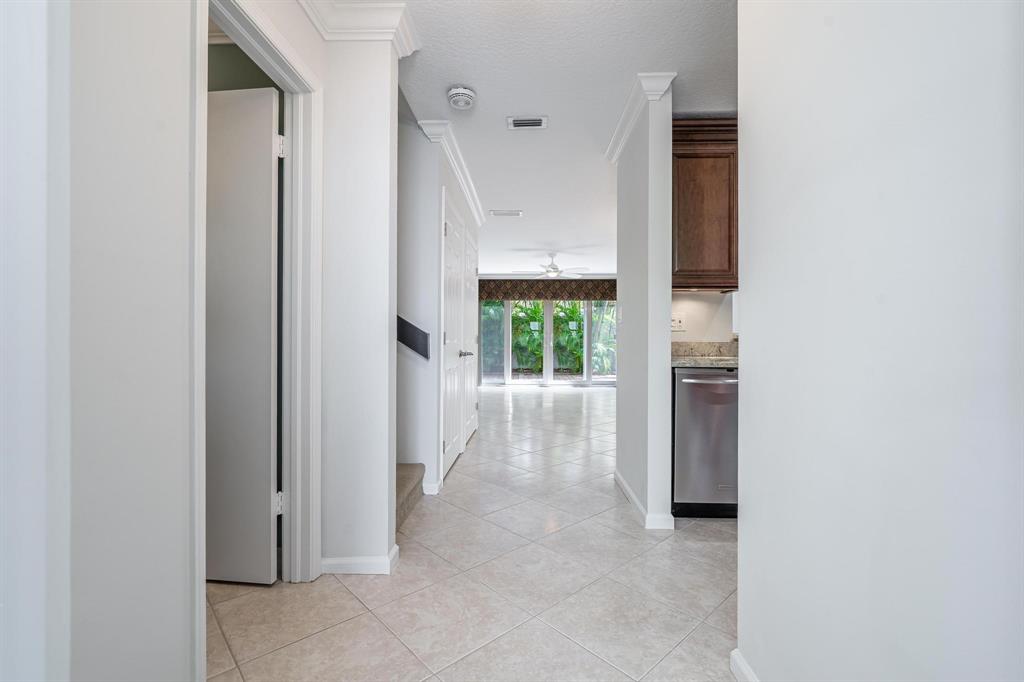 801 Southeast 16th Court, Unit 11 Fort Lauderdale, FL 33316 - Photo 8 of 49 Sun filled Entryway