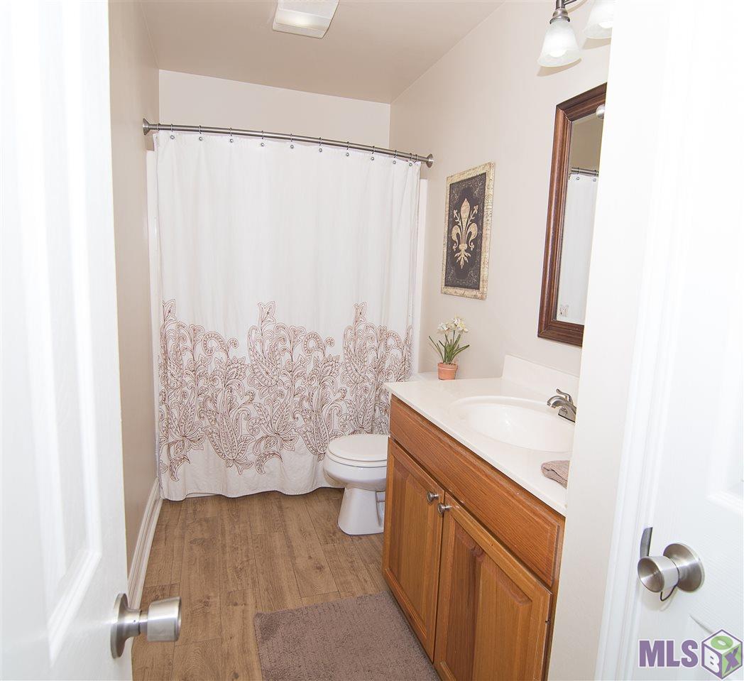 40440 Causey Road Prairieville, LA 70769 - Photo 14 of 29 Hall Bath