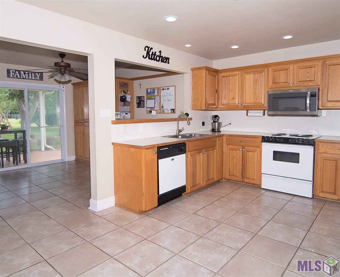 40440 Causey Road Prairieville, LA 70769 - Photo 5 of 29 Kitchen