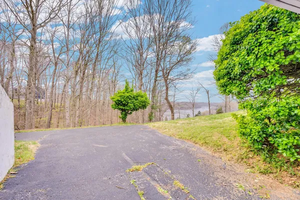 $590,000 | 99 Hilltop Lane, Byrdstown, TN 38549