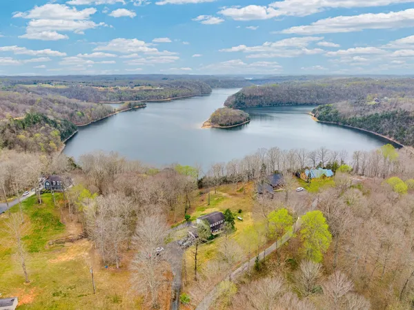 $590,000 | 99 Hilltop Lane, Byrdstown, TN 38549