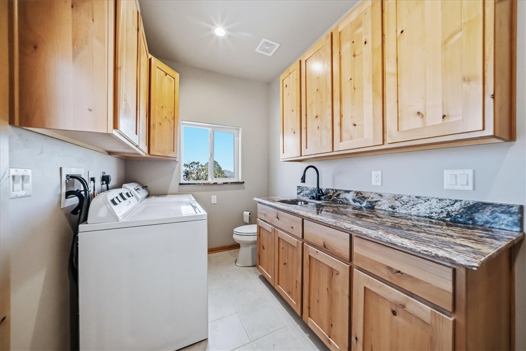 10374 East Happy Trails Road Kingman, AZ 86401 - Photo 40 of 68 Laundry