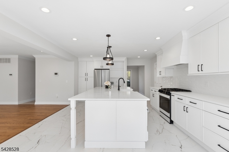 49 Hall Drive Clark, NJ 07066 - Photo 12 of 38