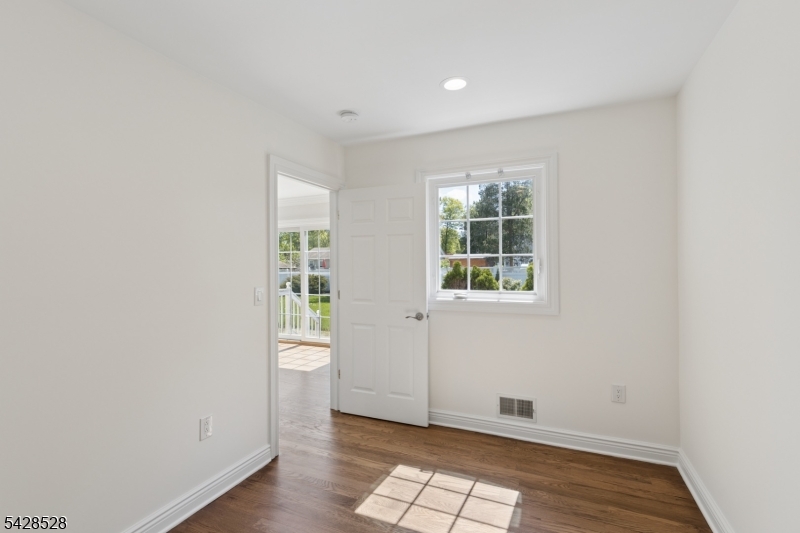 49 Hall Drive Clark, NJ 07066 - Photo 16 of 38