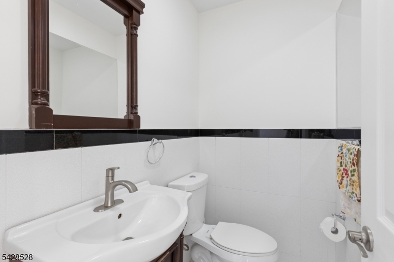 49 Hall Drive Clark, NJ 07066 - Photo 18 of 38
