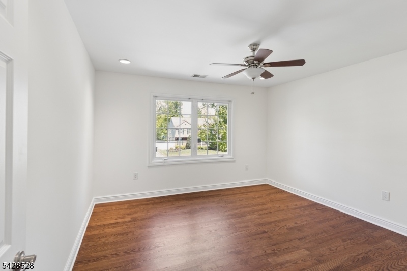 49 Hall Drive Clark, NJ 07066 - Photo 20 of 38