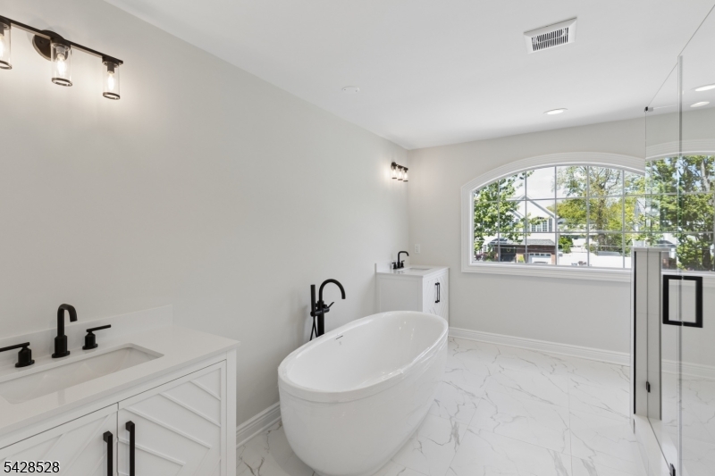 49 Hall Drive Clark, NJ 07066 - Photo 25 of 38