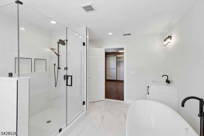 49 Hall Drive Clark, NJ 07066 - Photo 27 of 38