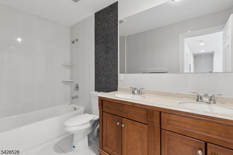 49 Hall Drive Clark, NJ 07066 - Photo 30 of 38