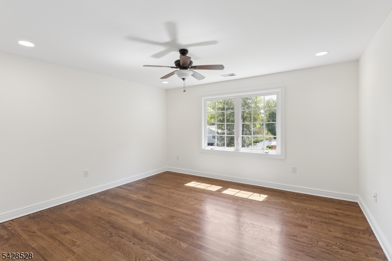 49 Hall Drive Clark, NJ 07066 - Photo 31 of 38
