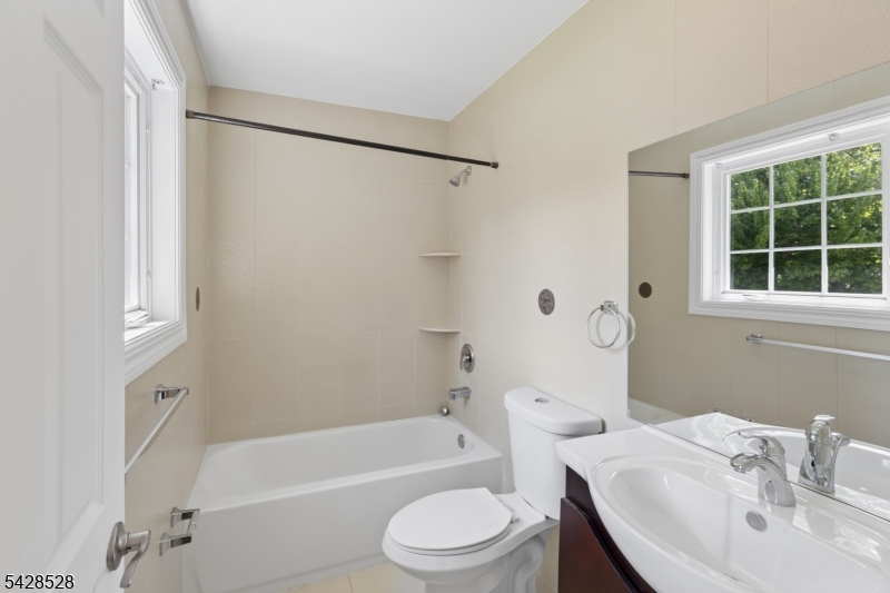 49 Hall Drive Clark, NJ 07066 - Photo 33 of 38
