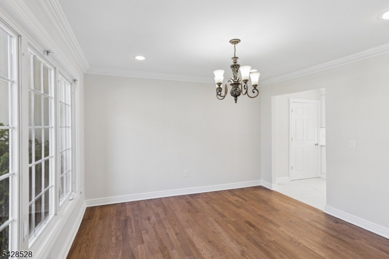 49 Hall Drive Clark, NJ 07066 - Photo 7 of 38