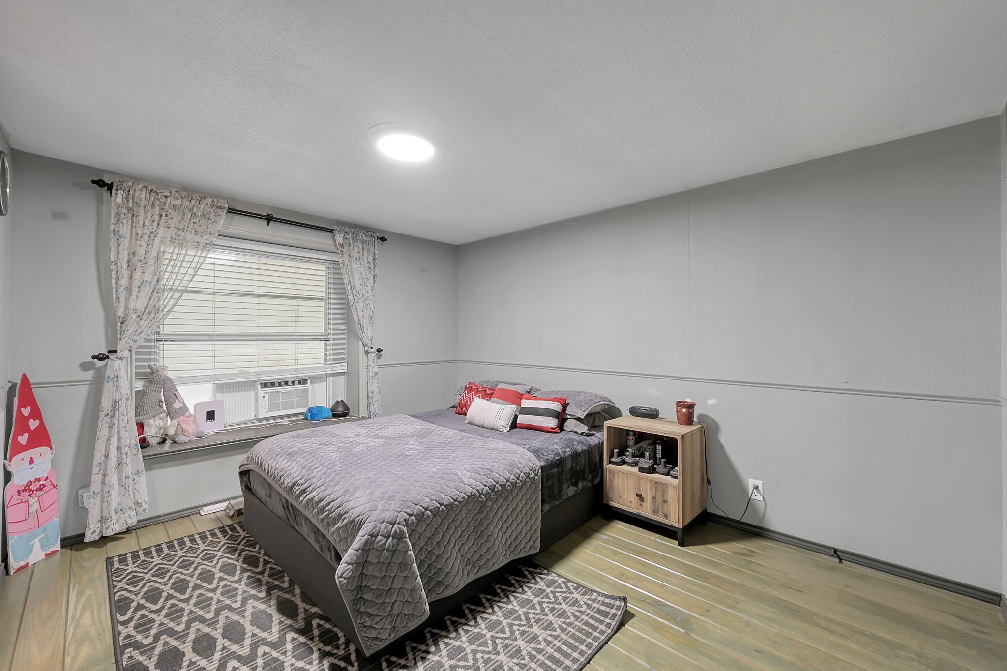 14363 Shepard Hill Road Willis, TX 77318 - Photo 13 of 28 a bedroom with a bed and a window