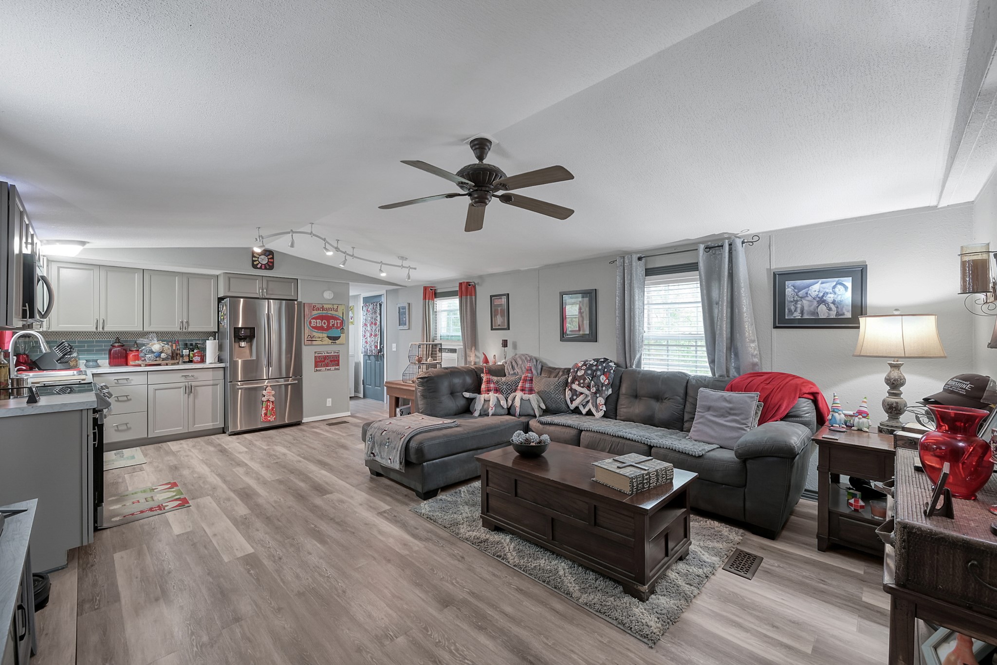 14363 Shepard Hill Road Willis, TX 77318 - Photo 6 of 28 a living room with furniture kitchen view and a window