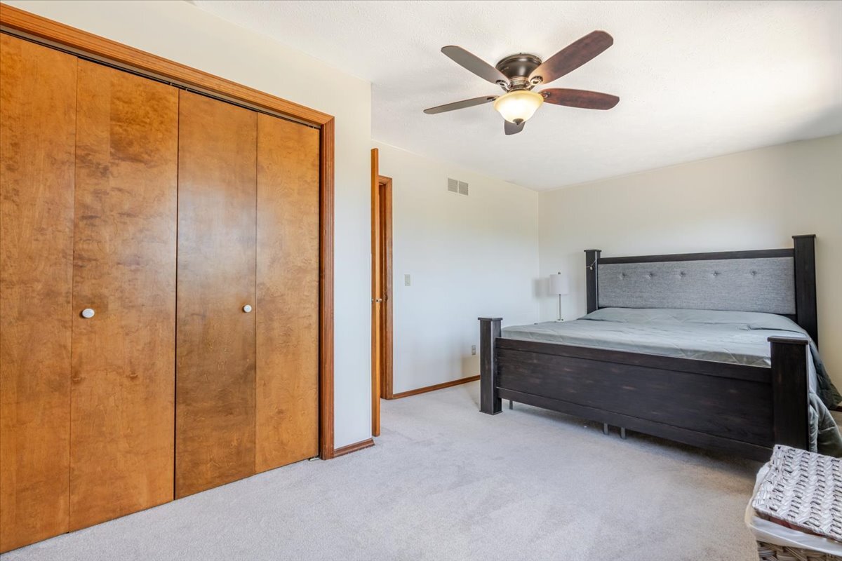 141 Manor Circle Bloomington, IL 61704 - Photo 14 of 38