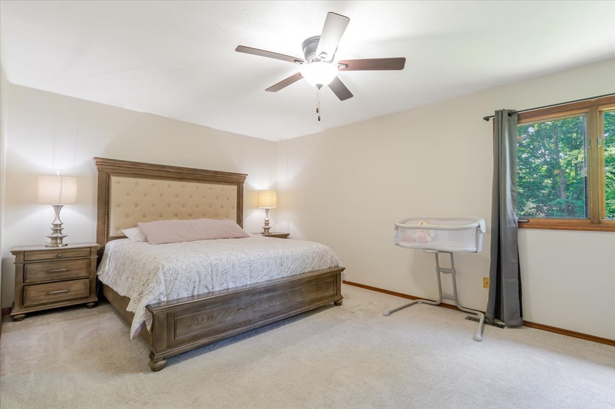 141 Manor Circle Bloomington, IL 61704 - Photo 17 of 38