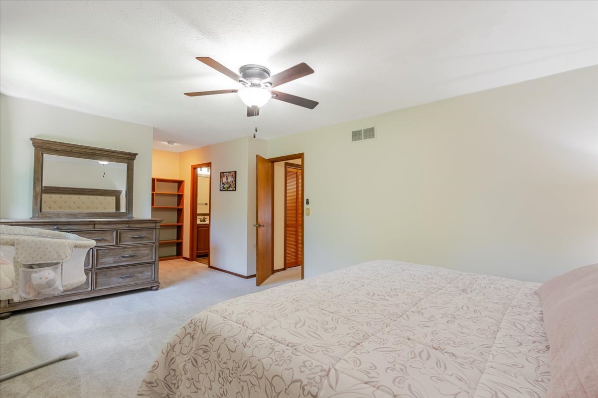 141 Manor Circle Bloomington, IL 61704 - Photo 18 of 38