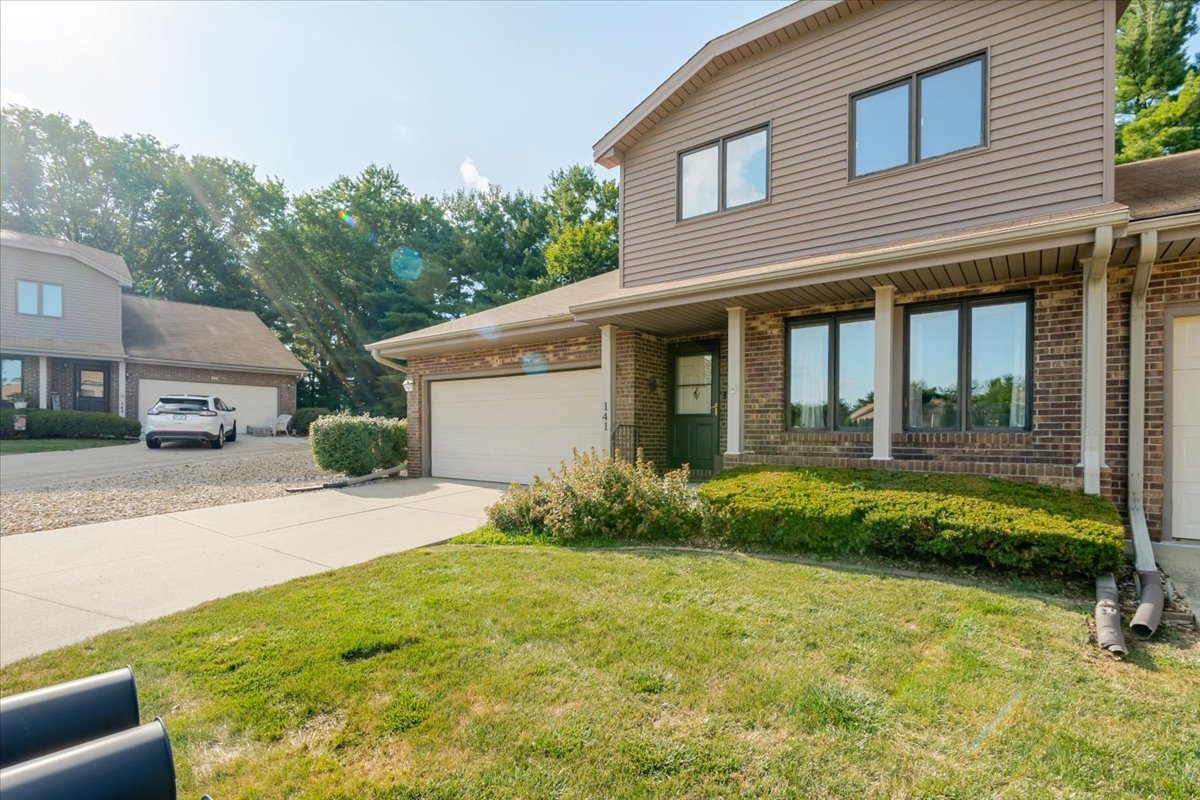 141 Manor Circle Bloomington, IL 61704 - Photo 2 of 38